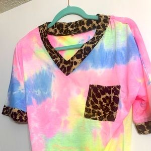 Boutique tye-dyed t-shirt w/ cheetah print detail